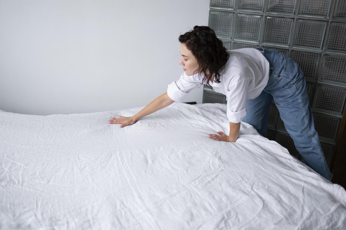 Sagging Room Sleeping on a Sagging Mattress? Here's How to Tell and Fix It! — Budget ...