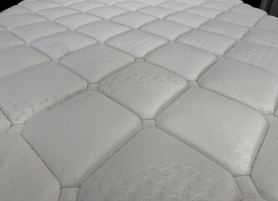 4 Piece Queen Bedding Deal